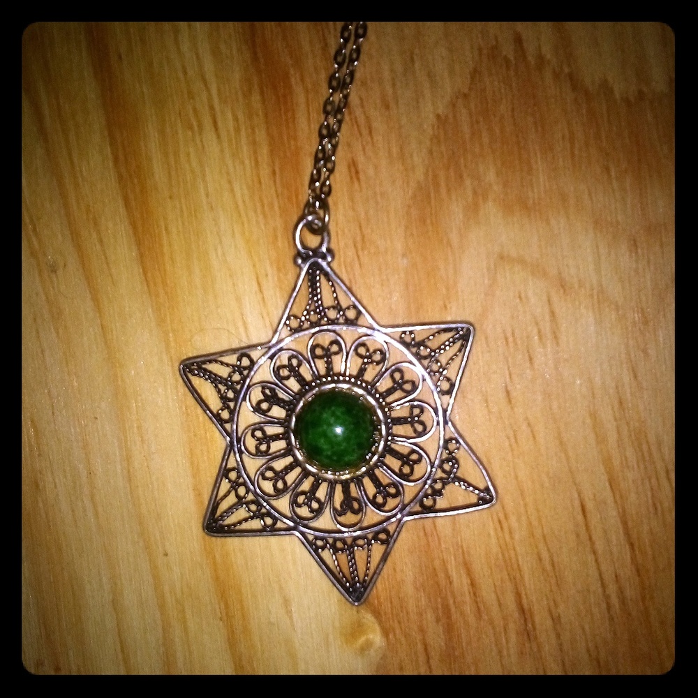 Emerald stone necklace